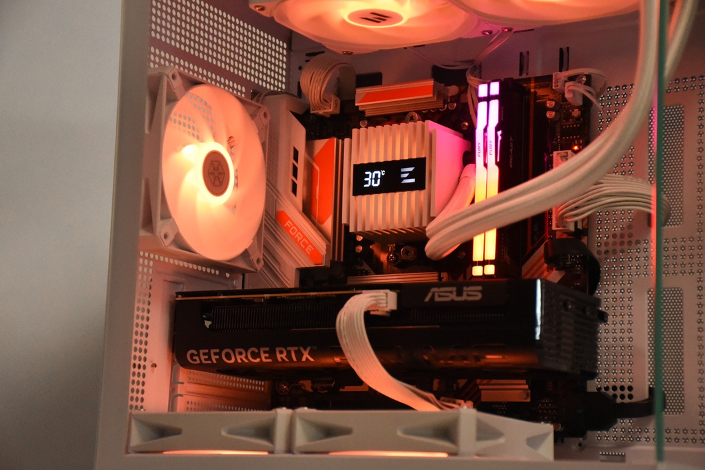VRCPC | Aurora Force | AMD Ryzen 5 9600X | RTX 5060 8GB | 32GB DDR5 | 1TB NVMe SSD | 3-Year Warranty