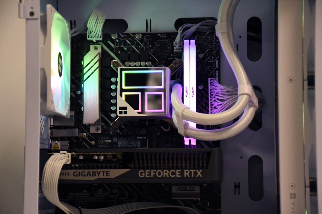 VRCPC | Frozen Windforce | Intel Core i5-14400F | RTX 5060 Ti 8GB | 32GB RAM | 1TB NVMe SSD | 3-Year Warranty